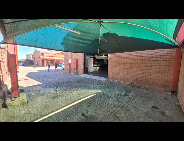 200M² FACTORY FOR SALE IN MOREHILL